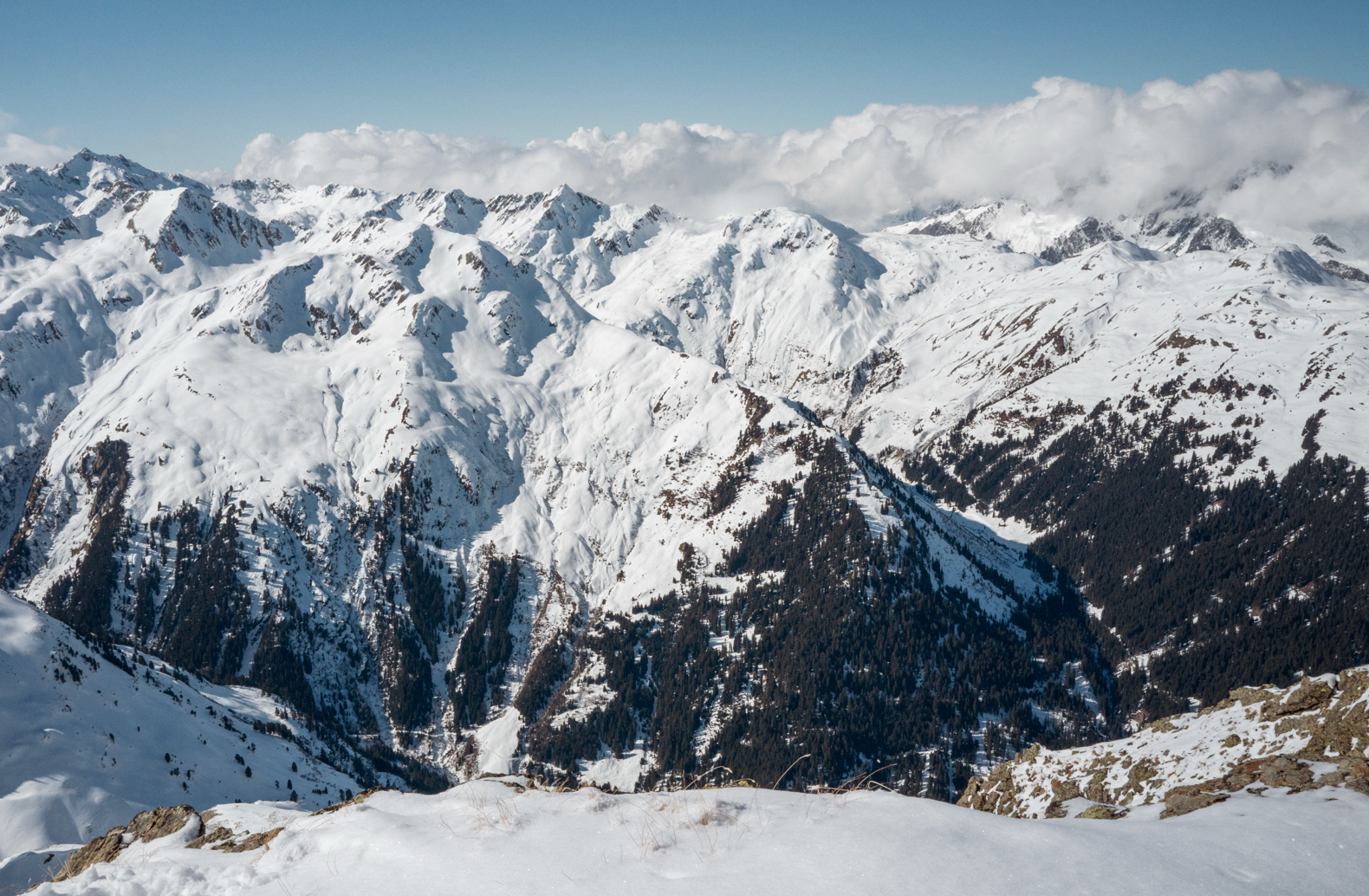 Top Après-Ski & Nightlife Spots in the Arlberg – St. Anton, Lech & More