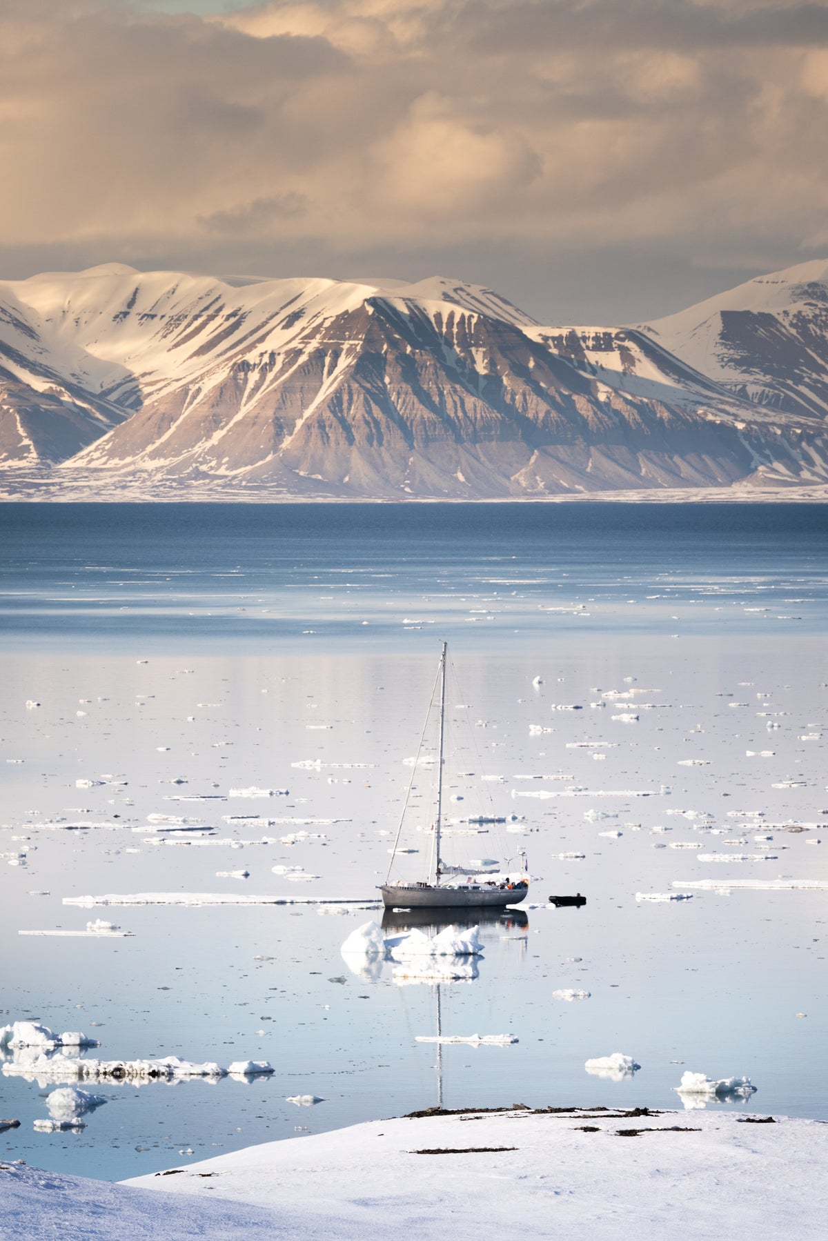 Sail & Ski Svalbard private yacht ski expedition