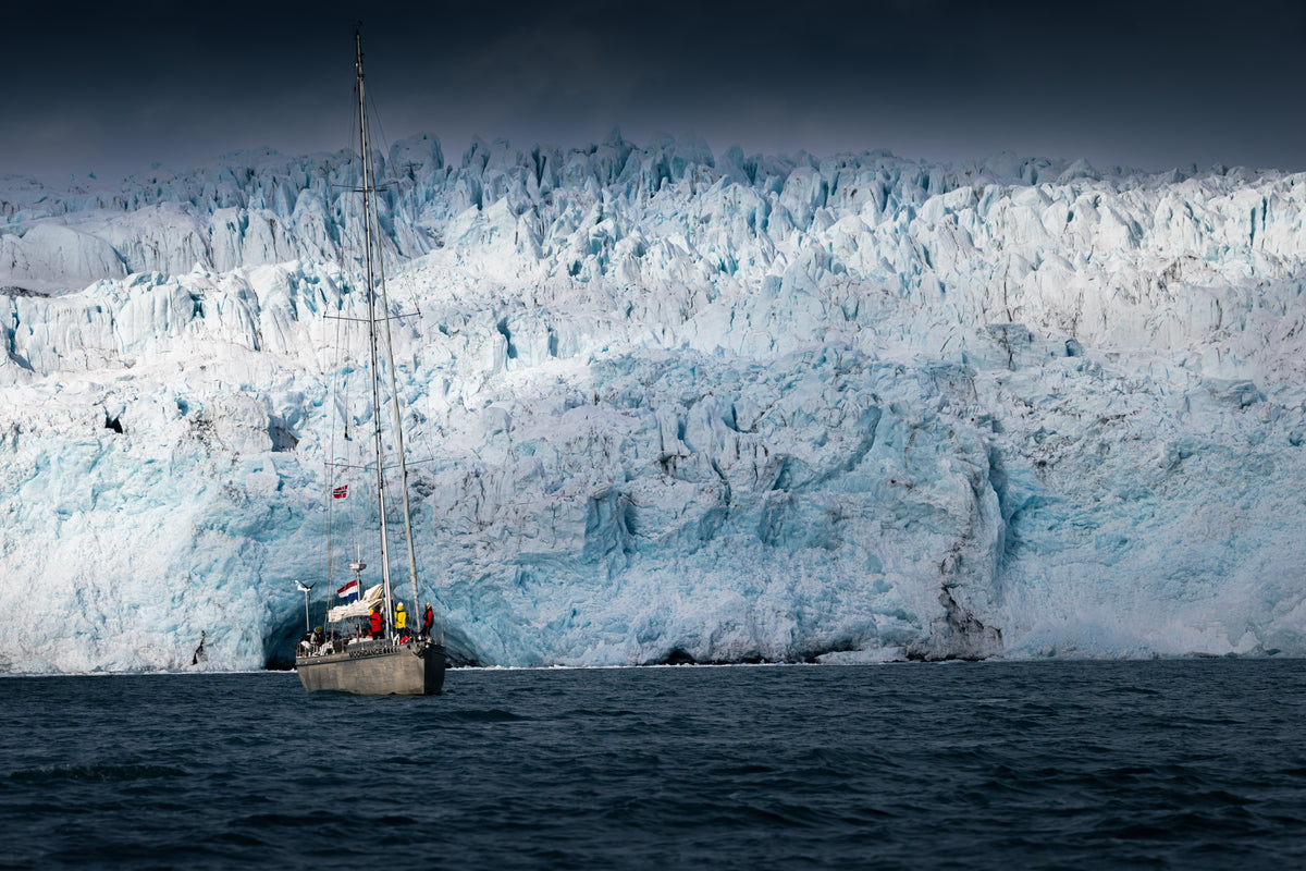 Sail & Ski Svalbard private yacht ski expedition
