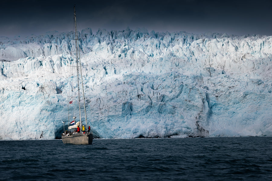 Sail & Ski Svalbard private yacht ski expedition